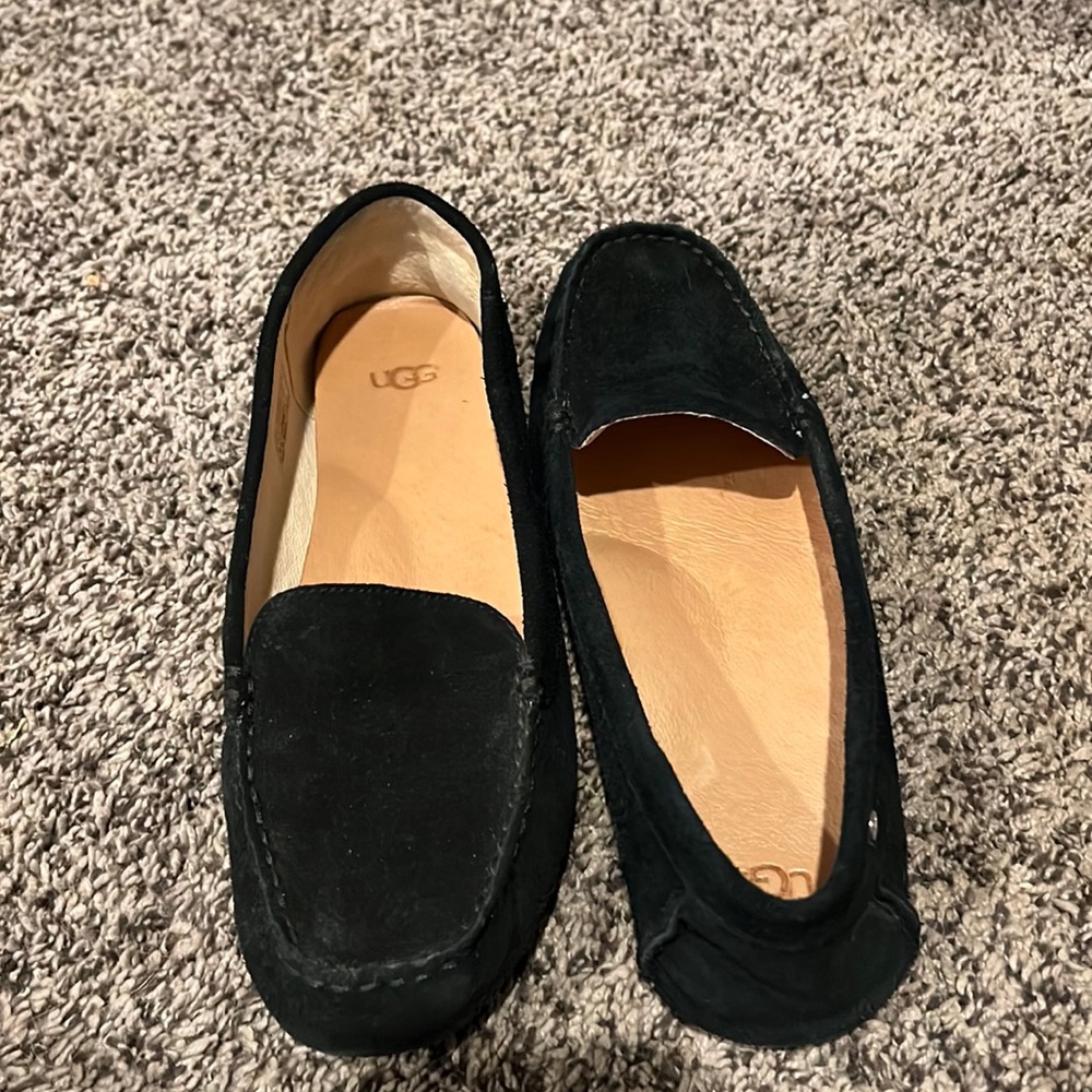 Ugg black loafer - size 8.5. Gently worn. In great condition. Super comfortable